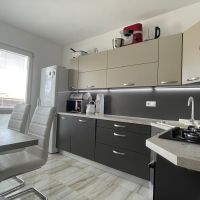 Priestranný 4-izbový byt s loggiou - foto 1
