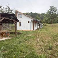 Investičný stavebný pozemok 2 287 m² s chatkou – Ladomerská Vieska - foto 2