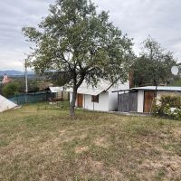 Investičný stavebný pozemok 2 287 m² s chatkou – Ladomerská Vieska - foto 1