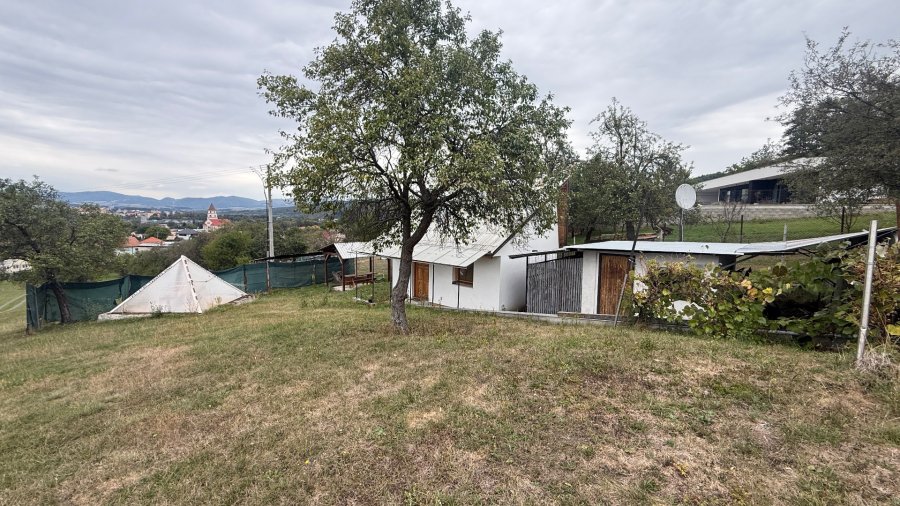 Investičný stavebný pozemok 2 287 m² s chatkou – Ladomerská Vieska
