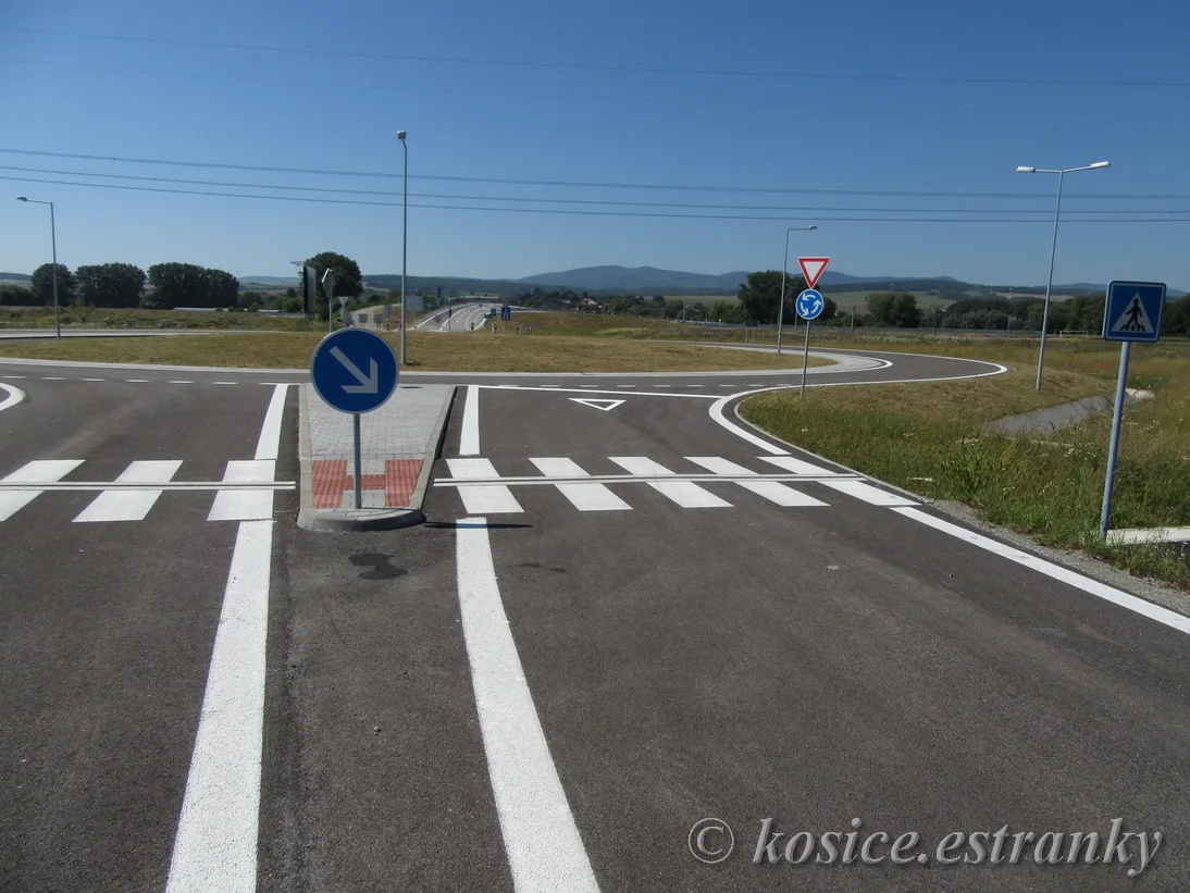880a Pozemky a haly v priemyselnom parku pri Košiciach - foto 3