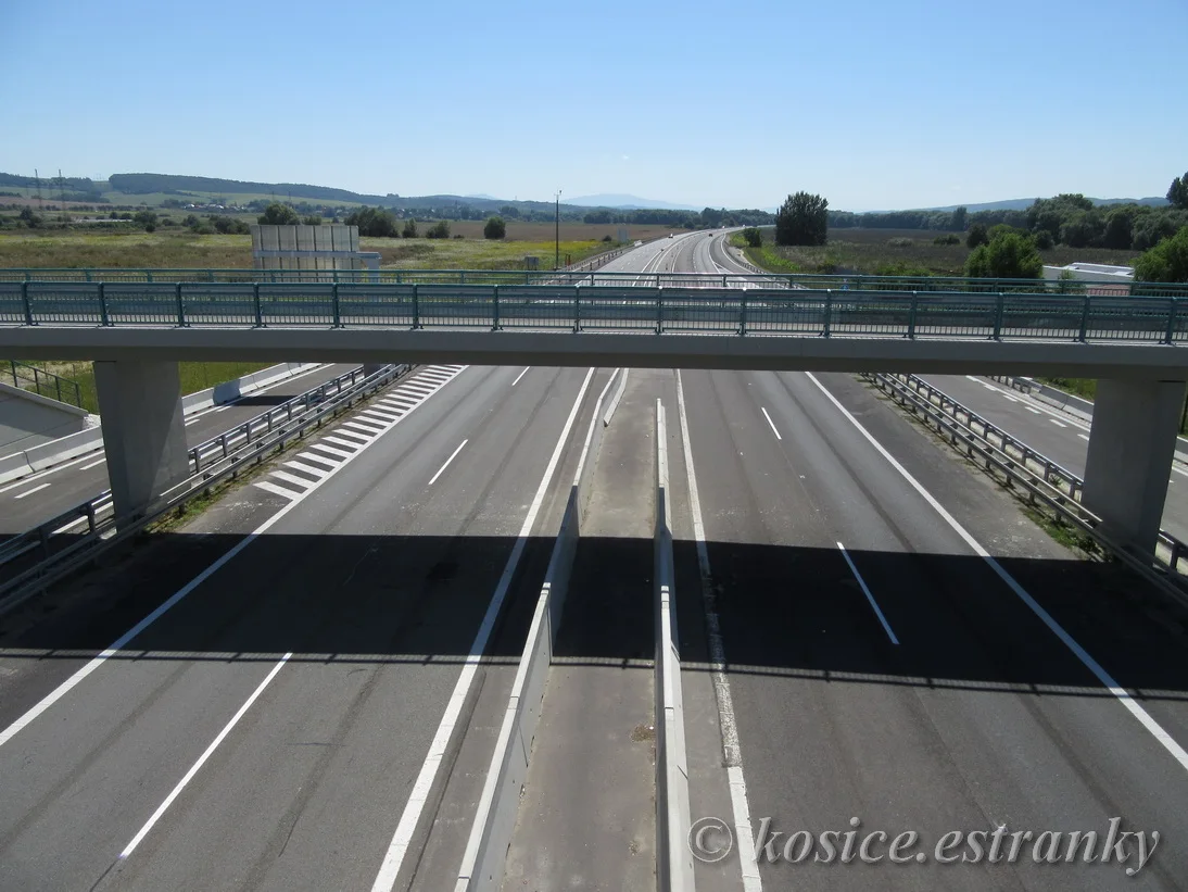880a Pozemky a haly v priemyselnom parku pri Košiciach - foto 2