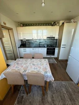 3 - izbový byt - foto 1