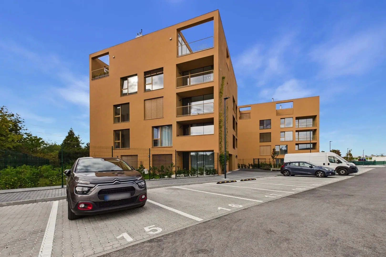 Prenájom 2-izbového bytu, 53 m², Bratislava – Ružinov - foto 1